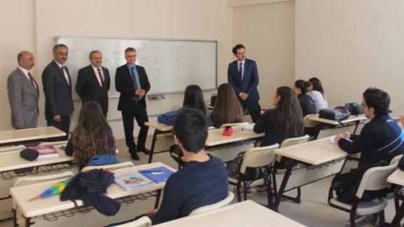 İlçe Kaymakamımız Şavşat Çok Programlı Anadolu Lisesini Ziyaret Etti.